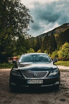 Lexus LS600h 4x4