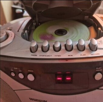 CD prehrávač Radio FM stereo Kazeťák Sieť 230v Baterky