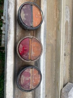 Svetla -zadne na traktor , vlecka