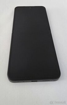Samsung Galaxy Z Flip6 256 GB – Crafted Black – ako nový