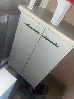 Skrinka s uložnym priestorom