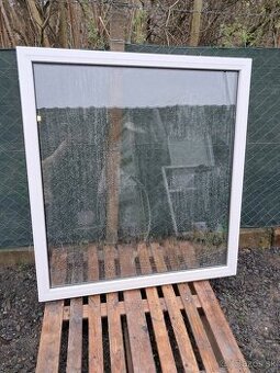 Predám plastove fix okna 150 x 150 cm a trapézove