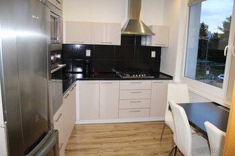 SPEKTRUM REALITY- Na PRENÁJOM veľkometrážny 2-izbový byt, 62