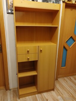 Regálova skrinka buk