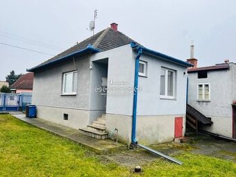 Rodinný dom s veľkým pozemkom v tichej lokalite – Hlohovec, 