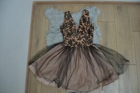 Spoločenské šaty s tylovou áčkovou sukňou