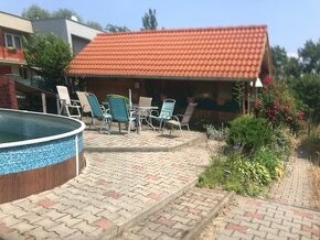 KOŠICE - PEREŠ - Drevená záhradná chata + bazén + záhrada