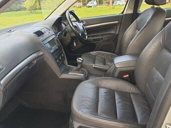 sedadlo, sedačky , kozene sedadla skoda octavia 2