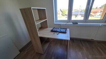 Študentský písací stôl