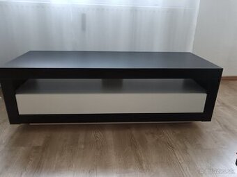 Skrinka pod televizor