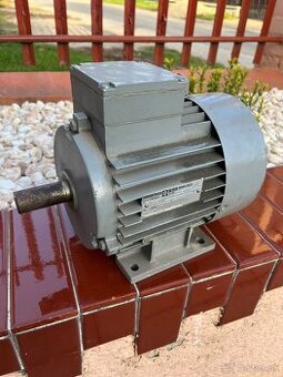 Elektromotor 370W ZSE MEZ Praha Mohelnice - 1