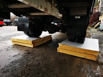 PIR izolácia hr11cm s plechom:16,-m2, bez plechu: 11,50,-m2.