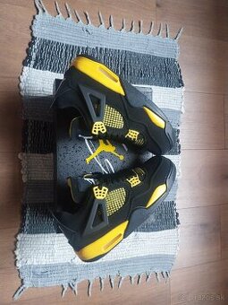 Jordan 4 Retro Thunder