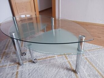 Písací a konferenčný stolík