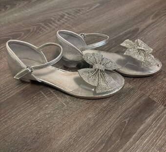 Trblietavé dievčenské lodičky