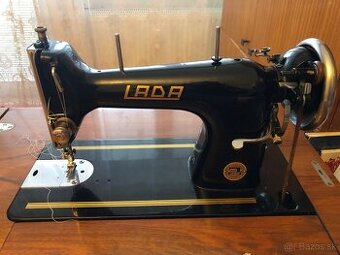 Šijací stroj Lada stolíkový