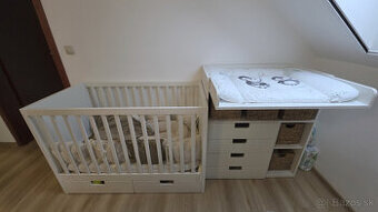 Postieľka a prebaľovací pult