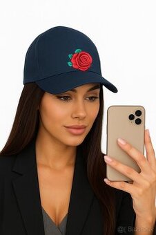 Mottivation nová  šiltovka s červenou ružou