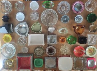 Kolekcia starých popolníkov