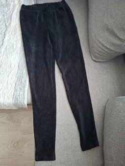 Čierne legíny so semišovou vizážou