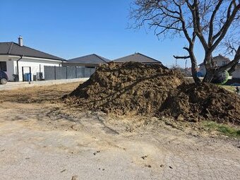 Darujem hlinu za naloženie a odvoz