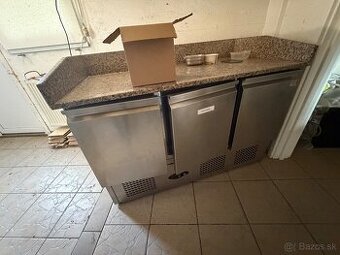 Pizza stôl TEFCOLD – 3 dverový, granit