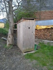 Drevena latrina