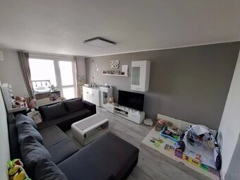 Na predaj 3 izbový zrekonštruovaný byt s loggiou a komorou v