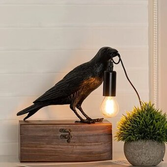 Gotická Stolová Lampa s Vranou a USB