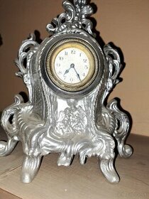 Retro hodiny,strieborne za 50 eur.