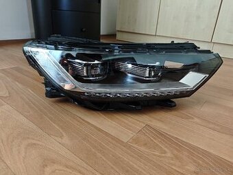 Svetlomet pravý , Passat b8
