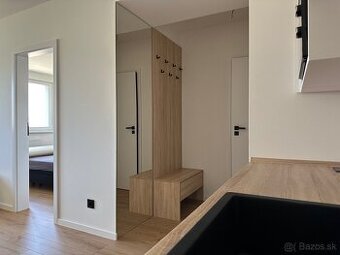 LUXUSNÝ 2IZB BYT V CENTRE MESTA S PARKOVANIM