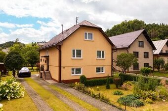 Priestranný rodinný dom s veľkým slnečným pozemkom v obci Ni