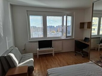 Prenajmem 1-izbový byt v srdci Petržalky bez RK