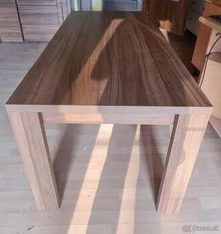 Predám kuchynský stôl masívny 160x80