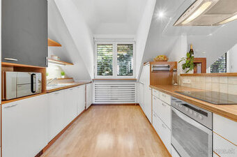 PREDAJ - podkrovný 3-izbový byt na Nivách - 500 bytov, Súťaž - 1