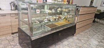 chladiaca, cukrárenská vitrína ventilovaná