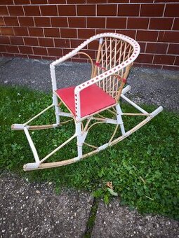 Detské hojdacie kreslo retro ratanové
