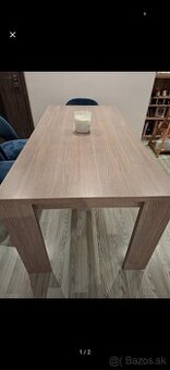 Veľký stôl jedálenský