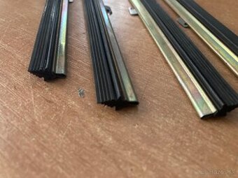 Gaz 69 predám nové stierače a iné.