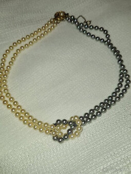 KRÁSNY NÁHRDELNÍK