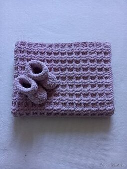 Hackovana detska deka a papucky