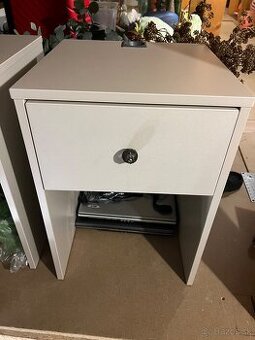 Nočné stolíky