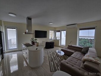 Prenájom veľký pekný 3 izb.byt, ul. Botanická , garáž,balkon