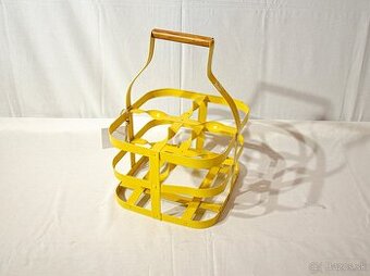 Kovový stojan- nosič na fľaše