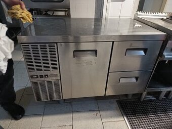 Chladiaci pracovný stôl