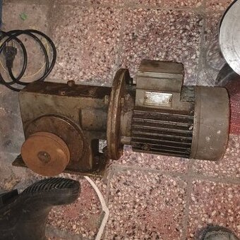 Prevodovka a motor