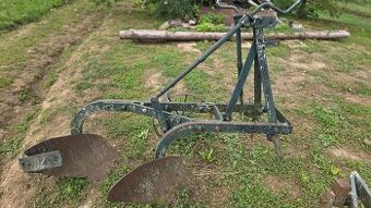 Dvojradličný pluh