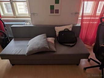 Rozkladacia pohovka s uloznym priestorom