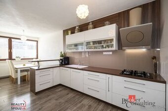 Rodinný dom na predaj, 2 samostatné bytové jednotky, 3 parko